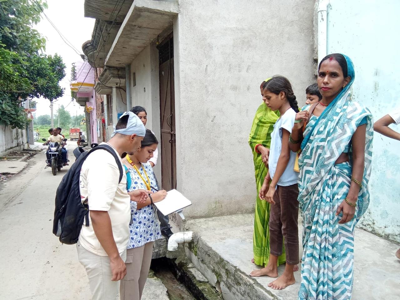 Group photo of the Divyakriti team with residents